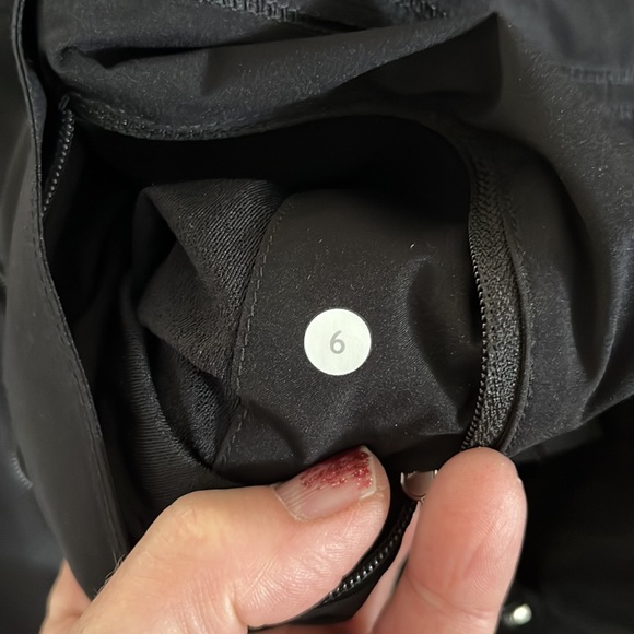 EUC Lululemon running jacket - Picture 15 of 15